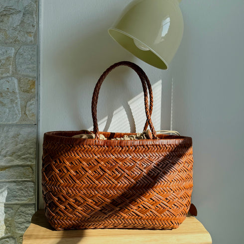 <tc>Suri - Borsa a tracolla tote intrecciata a mano a spina di pesce</tc>