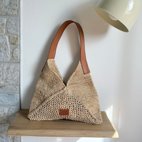 Vanda - Handmade Natural Raffia V-cut Shoulder Bag M