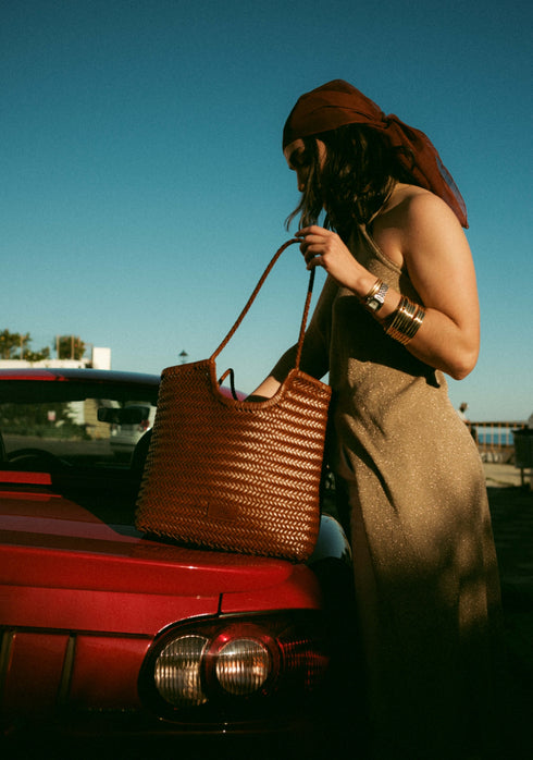 Liv - Sac fourre-tout en cuir tissé fait à la main Caramel