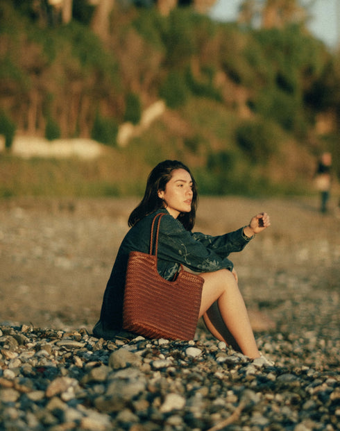 Liv - Sac fourre-tout en cuir tissé fait à la main Caramel