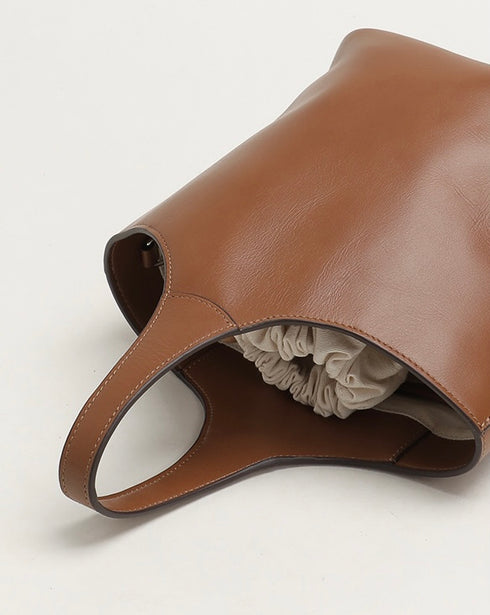 <tc>Elle - Borsa a secchiello fatta a mano in stile minimalista</tc>