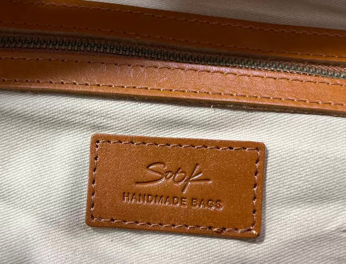 <tc>Celia - Sac en cuir de grain supérieur tressé à la main Couleur caramel</tc>