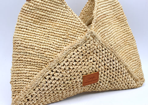Vanda - Handmade Natural Raffia V-cut Shoulder Bag M