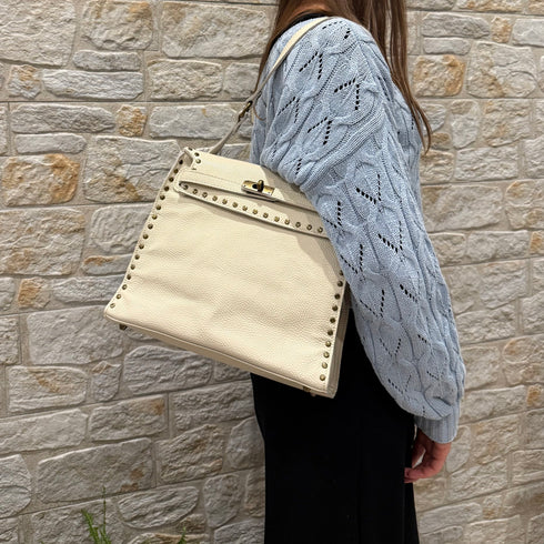 <tc>Juli - Bolso hecho a mano de piel de becerro con tachuelas y cierre metálico</tc>