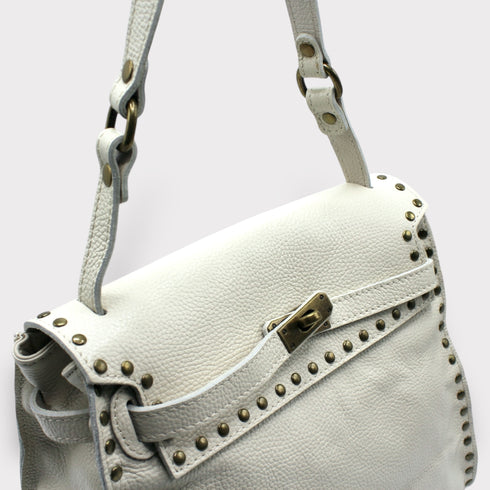 <tc>Juli - Bolso hecho a mano de piel de becerro con tachuelas y cierre metálico</tc>