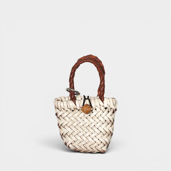 <tc>Mini Carmel - Charm da borsa intrecciata a mano, bianca</tc>