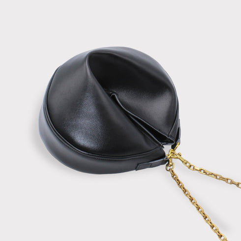 달 - 옥수수 비건 가죽 초승달 가방 검은 빈티지 골드 체인