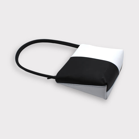 <tc>Aria - Sac à Bandoulière Midi en Cuir Peau De Pomme Noir & Blanc</tc>