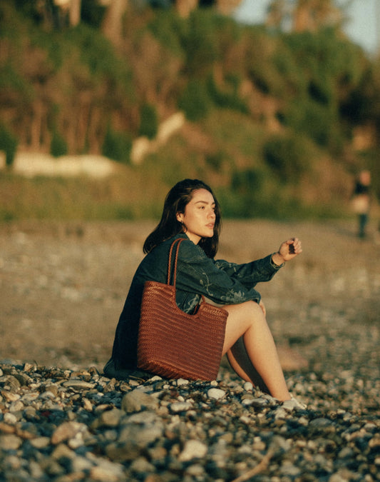 Liv - Sac fourre-tout en cuir tissé fait à la main Caramel