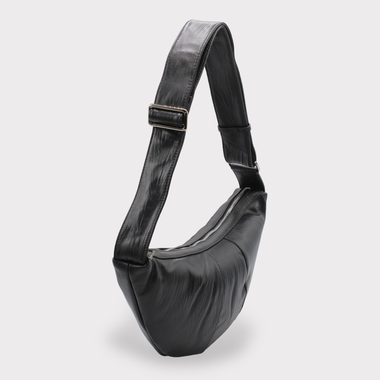 Bay - Sac Croissant Noir en Cuir